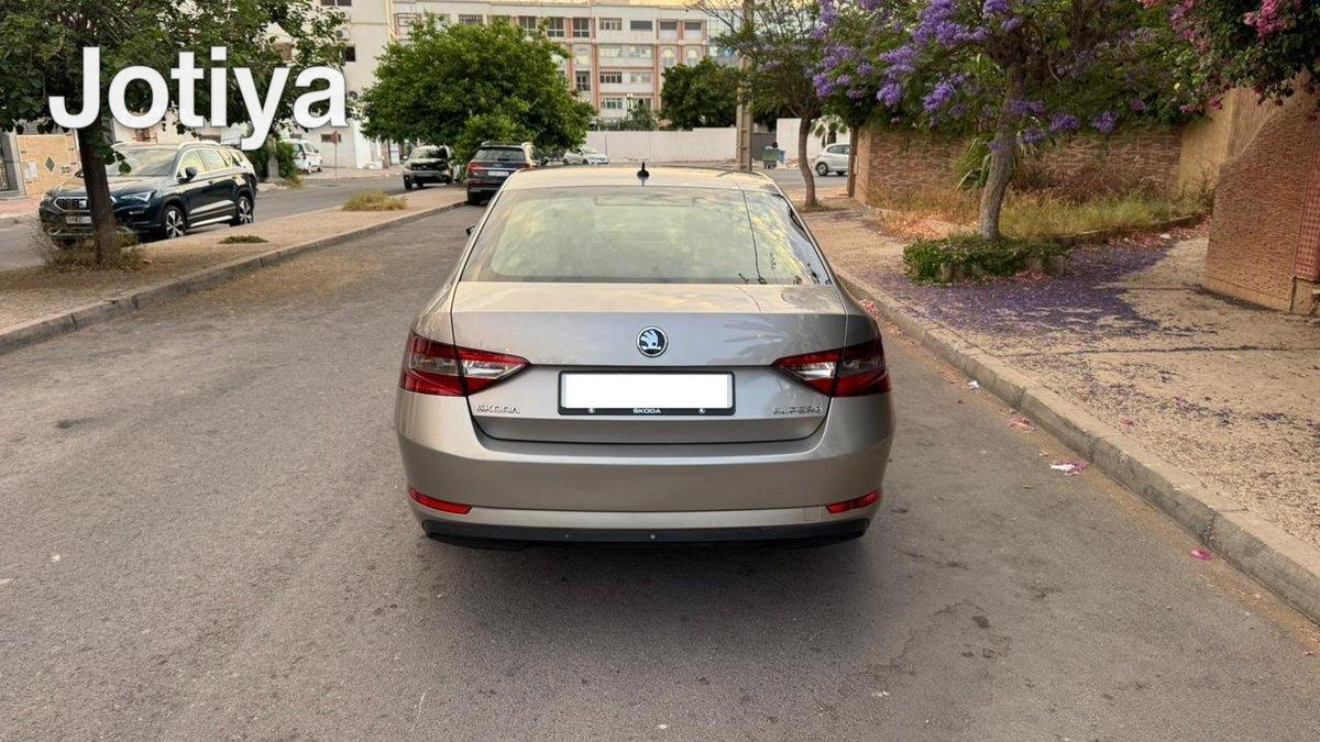Skoda Superb Diesel 2018 Automatique — 2/5
